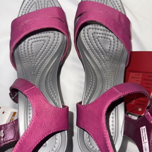 Crocs Leigh II Ankle Strap Wedge Heel Sandal Berry Size 7 Comfort Excellent - Picture 4 of 8